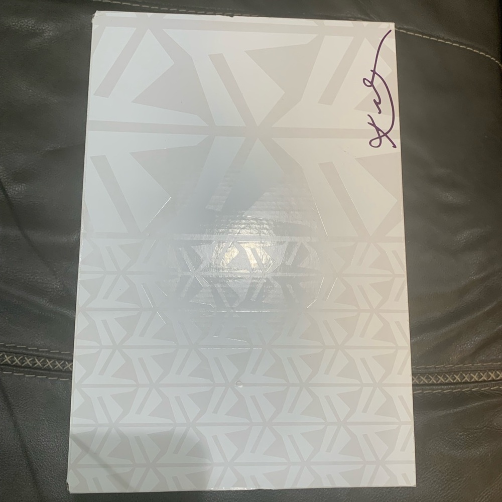 Kobe 9 Easter - image 6